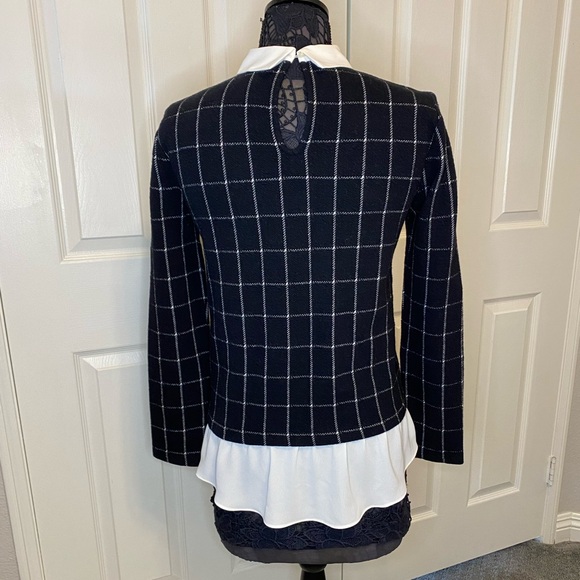 Loft, mixed media, long sleeved top with collar and ruffled hem. Size XS - Picture 4 of 11